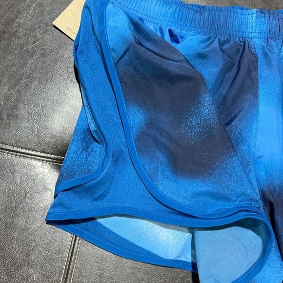 Nike Women's Dri-FIT Tempo Printed Running Shorts - Picture 14 of 14